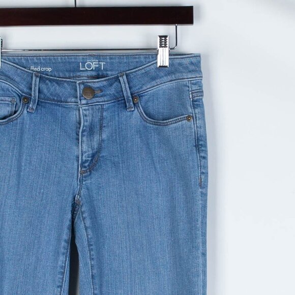 Ann Taylor Loft Curvy Cuffed Crop Jeans Sz 26/2T - Picture 2 of 7